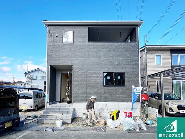 周辺は落ち着いた街並みの住宅地!子育てがしやすい住環境です!まだ未完成ですが、現地でしかわからない事もございます。是非一度ご覧ください。
