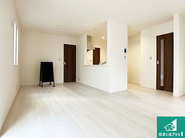 子供を見守りながらお料理が出来るため家族のコミュニケーションか増えます♪スペースが広く確保されている為お子様が大きくなったときは一緒に料理を楽しめます♪