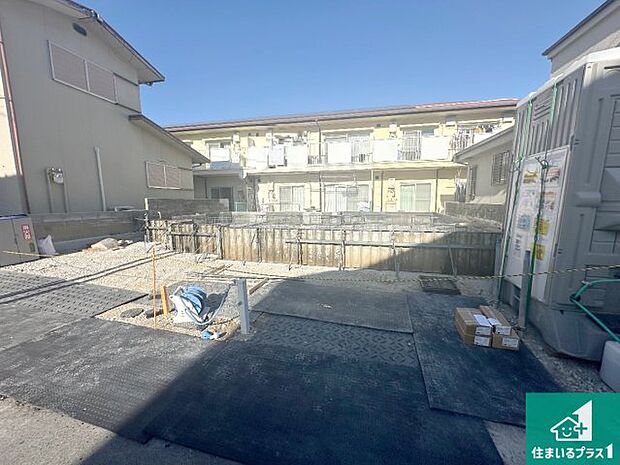 周辺は落ち着いた街並みの住宅地！子育てがしやすい住環境です！まだ未完成ですが、現地でしかわからない事もございます。是非一度ご覧ください。