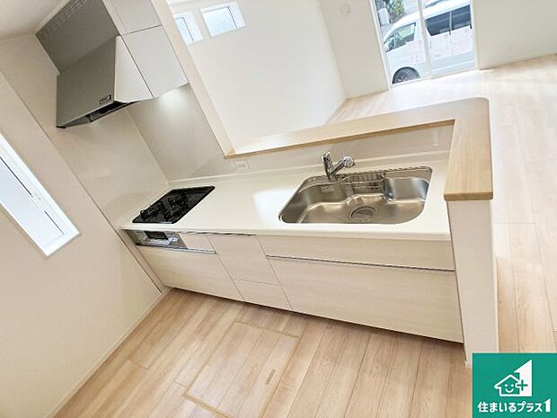 子供を見守りながらお料理が出来るため家族のコミュニケーションか増えます♪スペースが広く確保されている為お子様が大きくなったときは一緒に料理を楽しめます♪