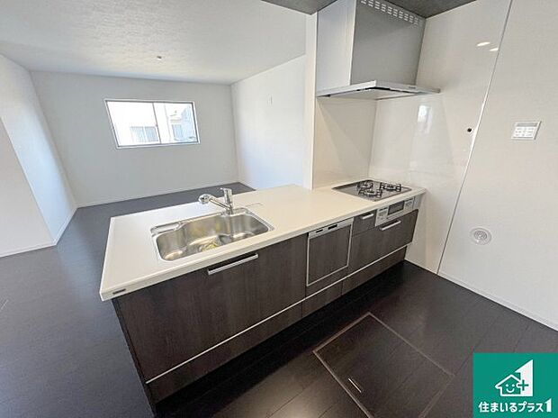 子供を見守りながらお料理が出来るため家族のコミュニケーションか増えます♪スペースが広く確保されている為お子様が大きくなったときは一緒に料理を楽しめます♪