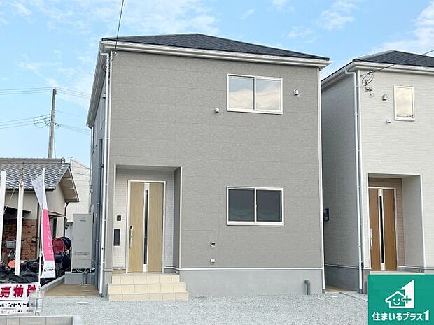 周辺は落ち着いた街並みの住宅地！子育てがしやすい住環境です！まだ未完成ですが、現地でしかわからない事もございます。是非一度ご覧ください。