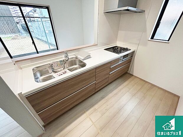 子供を見守りながらお料理が出来るため家族のコミュニケーションか増えます♪スペースが広く確保されている為お子様が大きくなったときは一緒に料理を楽しめます♪