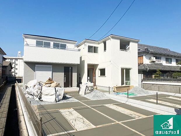 周辺は落ち着いた街並みの住宅地!子育てがしやすい住環境です!まだ未完成ですが、現地でしかわからない事もございます。是非一度ご覧ください。