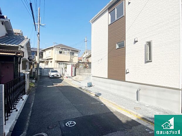 周辺は落ち着いた街並みの住宅地！子育てがしやすい住環境です！まだ未完成ですが、現地でしかわからない事もございます。是非一度ご覧ください。