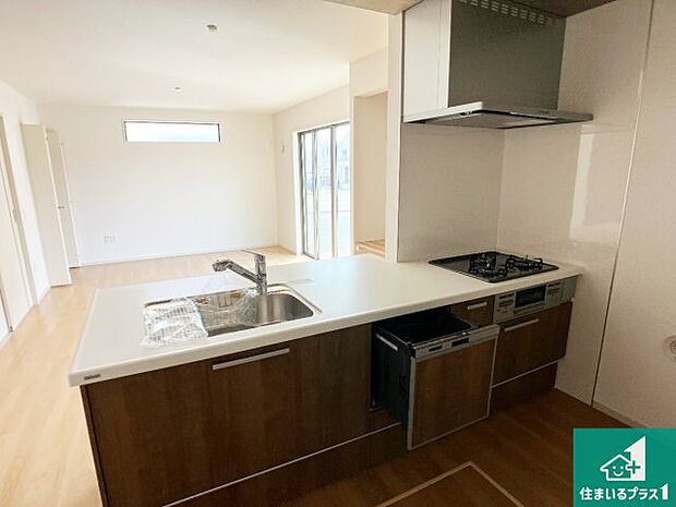 子供を見守りながらお料理が出来るため家族のコミュニケーションか増えます♪スペースが広く確保されている為お子様が大きくなったときは一緒に料理を楽しめます♪