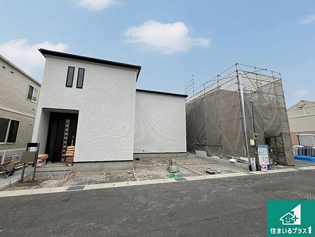 周辺は落ち着いた街並みの住宅地!子育てがしやすい住環境です!まだ未完成ですが、現地でしかわからない事もございます。是非一度ご覧ください。