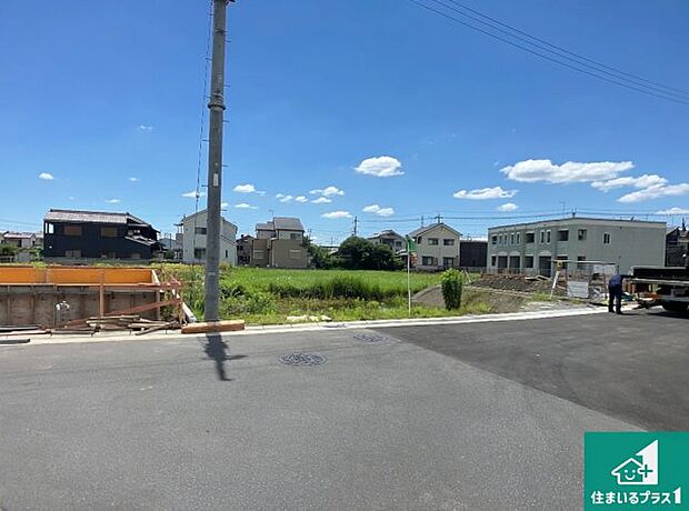周辺は落ち着いた街並みの住宅地！子育てがしやすい住環境です！まだ未完成ですが、現地でしかわからない事もございます。是非一度ご覧ください。