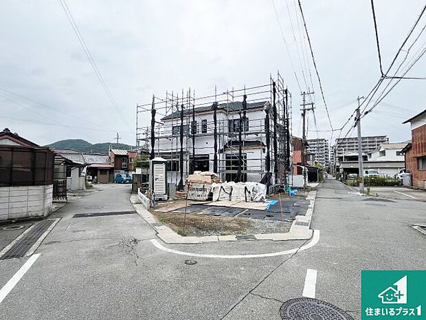周辺は落ち着いた街並みの住宅地！子育てがしやすい住環境です！まだ未完成ですが、現地でしかわからない事もございます。是非一度ご覧ください。