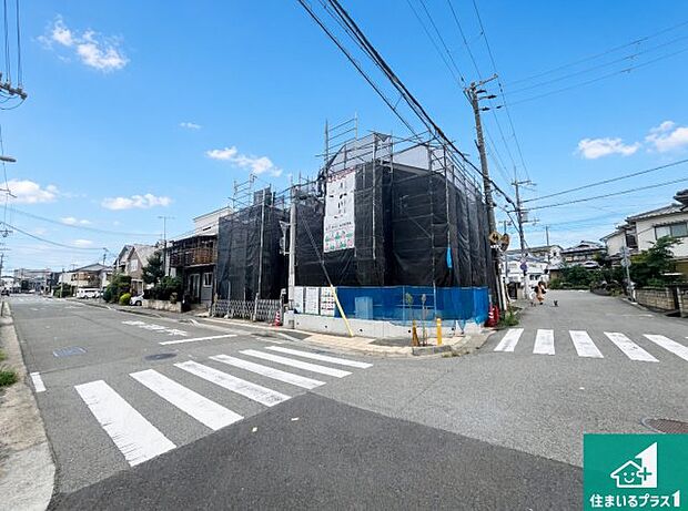 周辺は落ち着いた街並みの住宅地!子育てがしやすい住環境です!まだ未完成ですが、現地でしかわからない事もございます。是非一度ご覧ください。