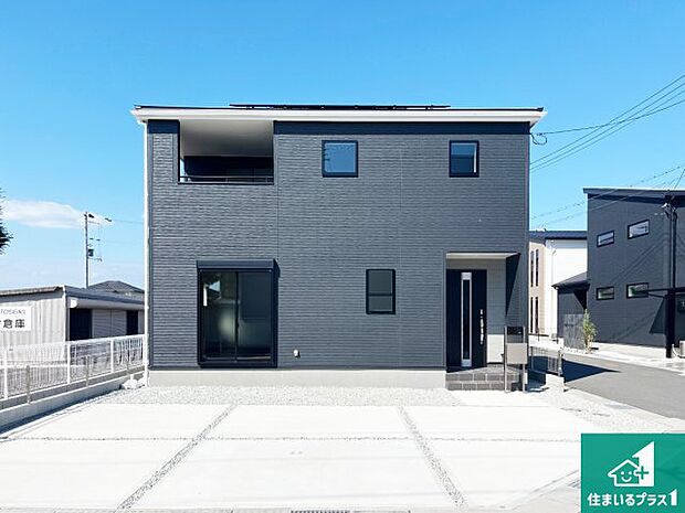 周辺は落ち着いた街並みの住宅地！子育てがしやすい住環境です！まだ未完成ですが、現地でしかわからない事もございます。是非一度ご覧ください。