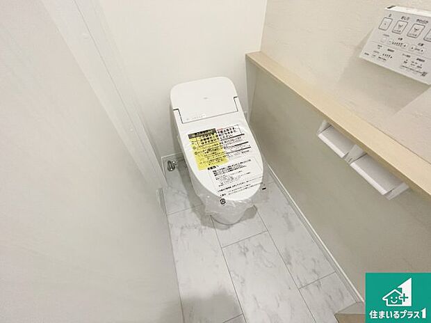 【トイレ】1・2階の2ヶ所にあるので、朝の忙しい時間の順番待ちもなく、深夜の利用にも大変便利です。