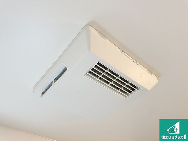 【浴室暖房乾燥機】四季を通して快適なバスライフをお手伝いする浴室暖房乾燥機!浴室の乾燥・暖房・涼風・換気はもちろん、24時間換気にも対応!