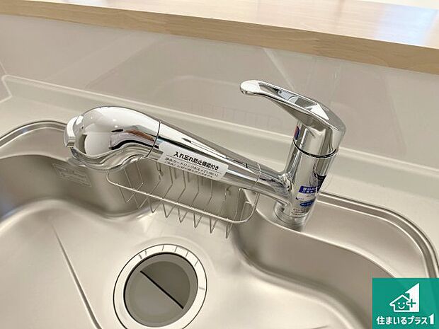 【キッチン水栓】浄水器を内蔵!炊飯時、お茶を作る時に安心してお水を使えます!お湯と冷水、浄水と原水、シャワーの切替えもワンタッチです!