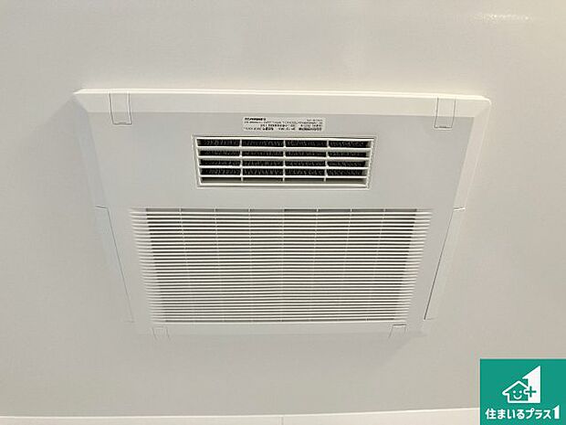 【浴室暖房乾燥機】四季を通して快適なバスライフをお手伝いする浴室暖房乾燥機!浴室の乾燥・暖房・涼風・換気はもちろん、24時間換気にも対応!