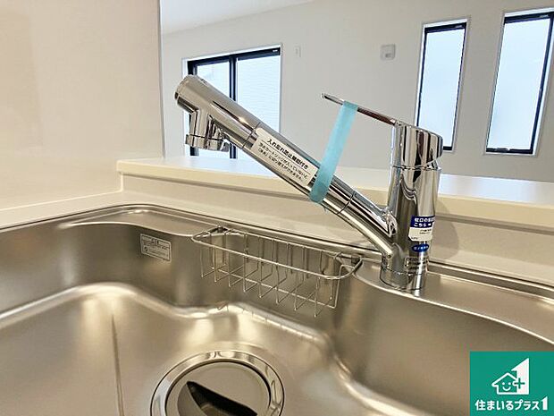 【キッチン水栓】浄水器を内蔵!炊飯時、お茶を作る時に安心してお水を使えます!お湯と冷水、浄水と原水、シャワーの切替えもワンタッチです!