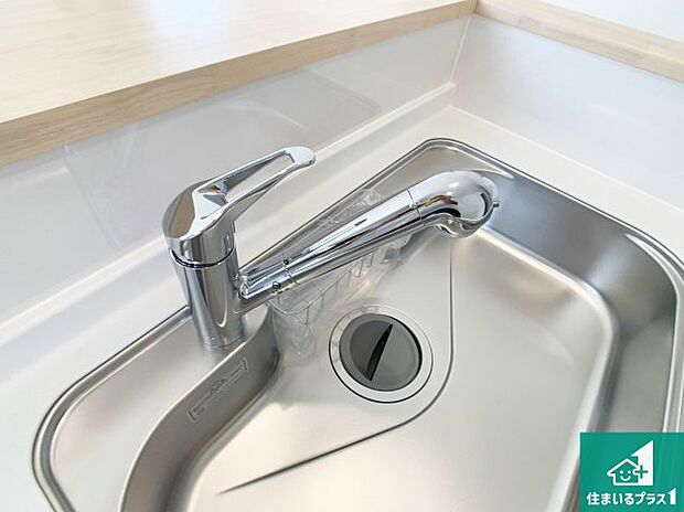 【キッチン水栓】浄水器を内蔵!炊飯時、お茶を作る時に安心してお水を使えます!お湯と冷水、浄水と原水、シャワーの切替えもワンタッチです!