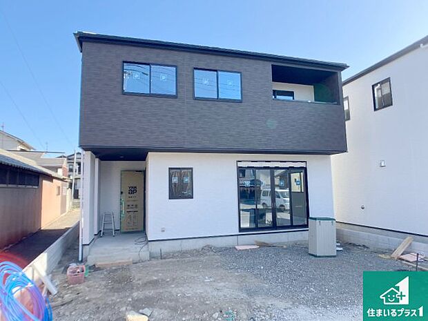 【外観】周辺は落ち着いた街並みの住宅地!子育てがしやすい住環境です!まだ未完成ですが、現地でしかわからない事もございます。是非一度ご覧ください。