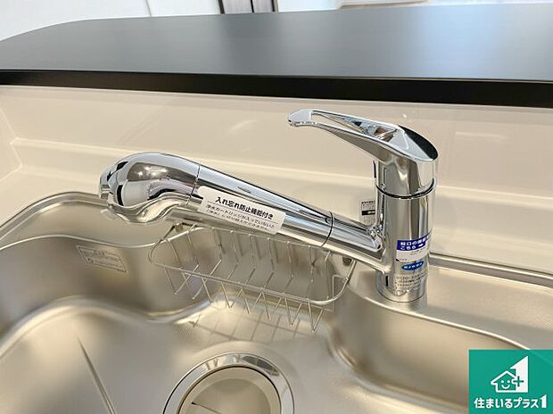 【キッチン水栓】浄水器を内蔵!炊飯時、お茶を作る時に安心してお水を使えます!お湯と冷水、浄水と原水、シャワーの切替えもワンタッチです!