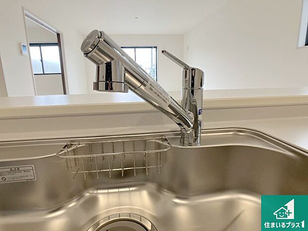 【キッチン水栓】浄水器を内蔵!炊飯時、お茶を作る時に安心してお水を使えます!お湯と冷水、浄水と原水、シャワーの切替えもワンタッチです!