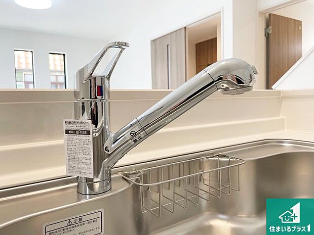 【キッチン水栓】浄水器を内蔵！炊飯時、お茶を作る時に安心してお水を使えます！お湯と冷水、浄水と原水、シャワーの切替えもワンタッチです！