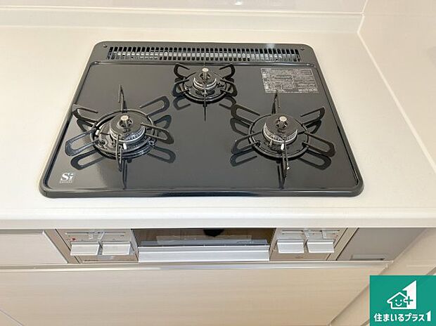 【コンロ】ダブル高火力Ｓｉセンサー付きコンロ！３口あるので、まとめて料理をする時も大活躍！