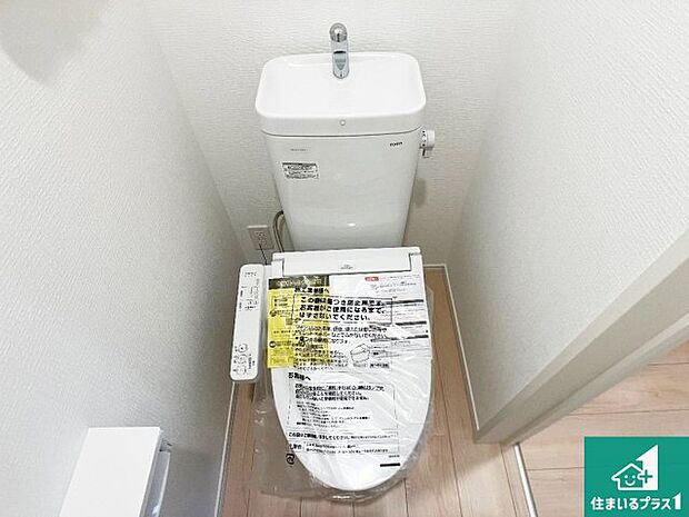 【トイレ】1・2階の2ヶ所にあるので、朝の忙しい時間の順番待ちもなく、深夜の利用にも大変便利です。