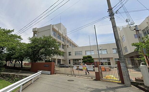 姫路市立東中学校