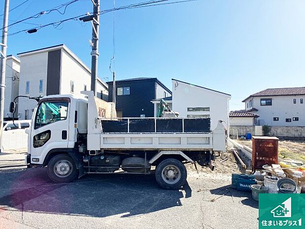 【外観】周辺は落ち着いた街並みの住宅地!子育てがしやすい住環境です!まだ未完成ですが、現地でしかわからない事もございます。是非一度ご覧ください。