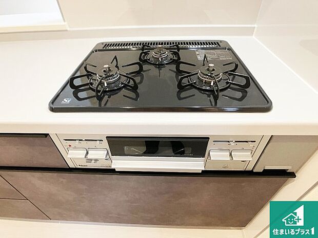 【コンロ】ダブル高火力Siセンサー付きコンロ!3口あるので、まとめて料理をする時も大活躍!