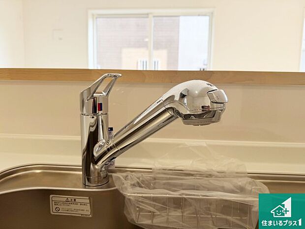 【キッチン水栓】浄水器を内蔵！炊飯時、お茶を作る時に安心してお水を使えます！お湯と冷水、浄水と原水、シャワーの切替えもワンタッチです！
