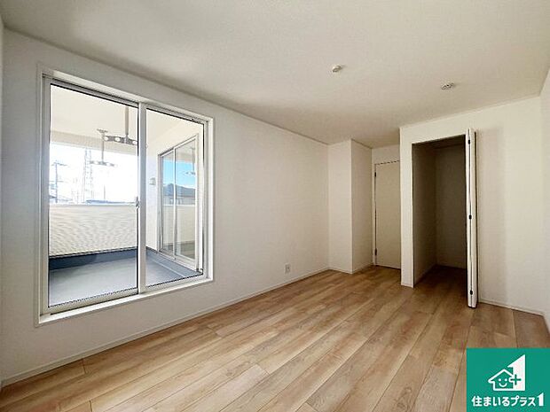 【洋室】収納スペースが充実しているので子供の成長に合わせてたくさん収納ができます!家族構成に合わせた様々な活用ができる収納!