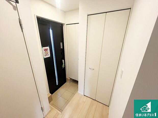 【玄関】シューズボックスにはたくさんの靴が収納できるので玄関周りはいつもスッキリ!ご家族が増えても安心!