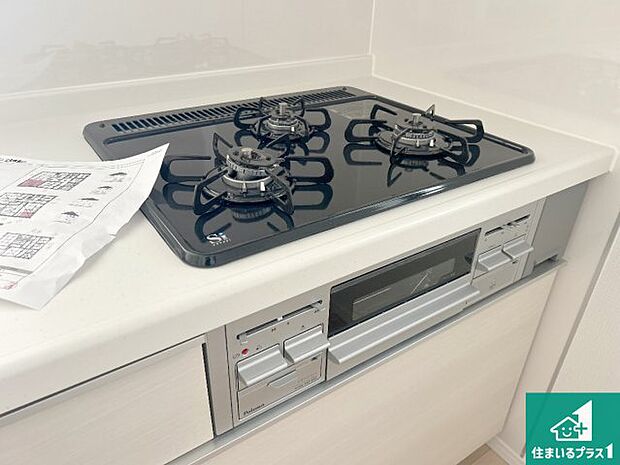 【コンロ】ダブル高火力Siセンサー付きコンロ!3口あるので、まとめて料理をする時も大活躍!