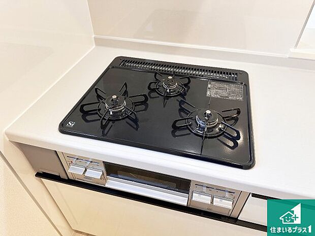 【コンロ】ダブル高火力Ｓｉセンサー付きコンロ！３口あるので、まとめて料理をする時も大活躍！