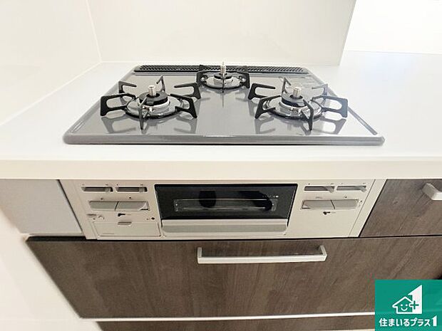 【コンロ】ダブル高火力Ｓｉセンサー付きコンロ！３口あるので、まとめて料理をする時も大活躍！