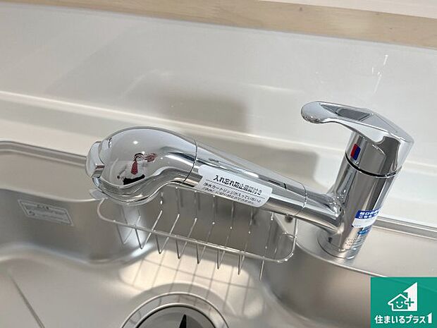 【キッチン水栓】浄水器を内蔵!炊飯時、お茶を作る時に安心してお水を使えます!お湯と冷水、浄水と原水、シャワーの切替えもワンタッチです!