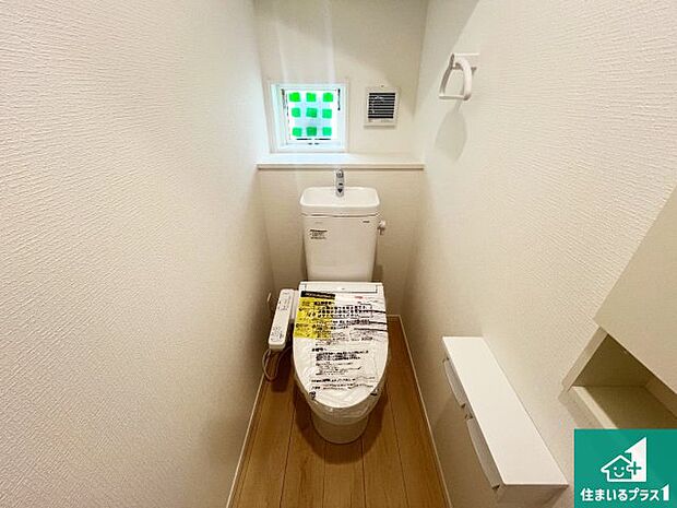 【トイレ】1・2階の2ヶ所にあるので、朝の忙しい時間の順番待ちもなく、深夜の利用にも大変便利です。