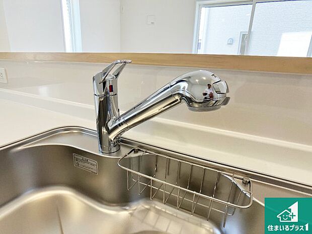【キッチン水栓】浄水器を内蔵!炊飯時、お茶を作る時に安心してお水を使えます!お湯と冷水、浄水と原水、シャワーの切替えもワンタッチです!