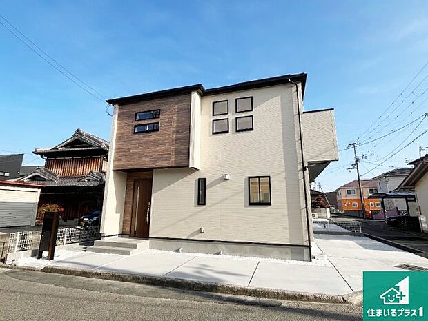 【外観】安心の10年保証!外観を美しく保ち、雨水で汚れを落とします!気になることがありましたら、お気軽にお問い合わせください!