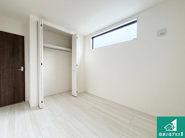 【洋室】収納スペースが充実しているので子供の成長に合わせてたくさん収納ができます!家族構成に合わせた様々な活用ができる収納!