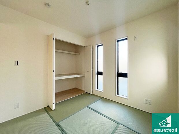 【和室】一室あると便利な和室は客間としてだけでなく、小さなお子様のプレイルームや食後のくつろぎスペースとしてもご利用いただけます。収納もついていますので大活躍間違いなし!