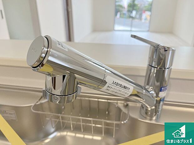 【キッチン水栓】浄水器を内蔵!炊飯時、お茶を作る時に安心してお水を使えます!お湯と冷水、浄水と原水、シャワーの切替えもワンタッチです!