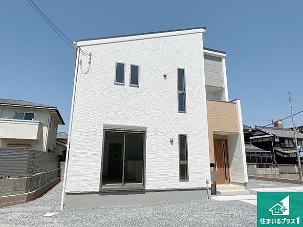 【外観】周辺は落ち着いた街並みの住宅地!子育てがしやすい住環境です!まだ未完成ですが、現地でしかわからない事もございます。是非一度ご覧ください。