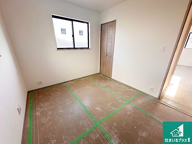 【洋室】収納スペースが充実しているので子供の成長に合わせてたくさん収納ができます!家族構成に合わせた様々な活用ができる収納!