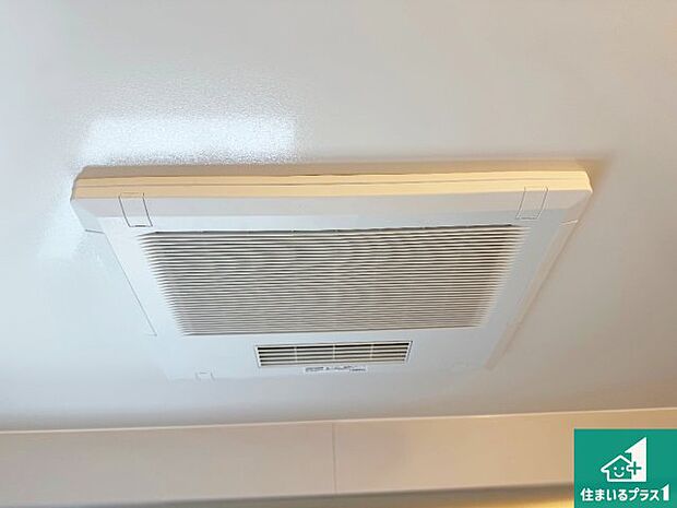 【浴室暖房乾燥機】四季を通して快適なバスライフをお手伝いする浴室暖房乾燥機！浴室の乾燥・暖房・涼風・換気はもちろん、２４時間換気にも対応！ 