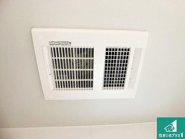 【浴室暖房乾燥機】四季を通して快適なバスライフをお手伝いする浴室暖房乾燥機!浴室の乾燥・暖房・涼風・換気はもちろん、24時間換気にも対応!