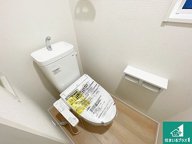 【トイレ】1・2階の2ヶ所にあるので、朝の忙しい時間の順番待ちもなく、深夜の利用にも大変便利です。
