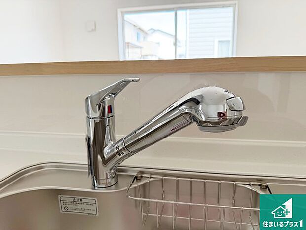 【キッチン水栓】浄水器を内蔵!炊飯時、お茶を作る時に安心してお水を使えます!お湯と冷水、浄水と原水、シャワーの切替えもワンタッチです!