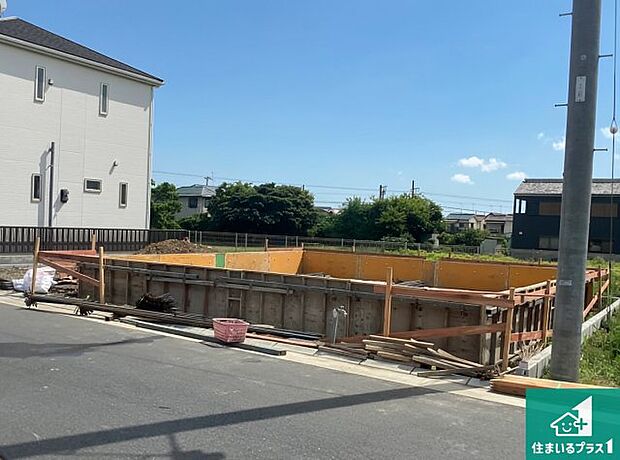 【外観】周辺は落ち着いた街並みの住宅地！子育てがしやすい住環境です！まだ未完成ですが、現地でしかわからない事もございます。是非一度ご覧ください。